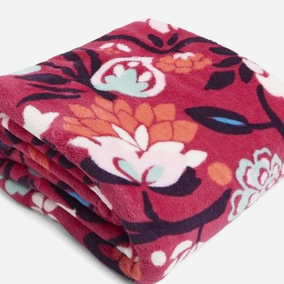Vera Bradley Bloom berry throw blanket - Picture 4 of 5